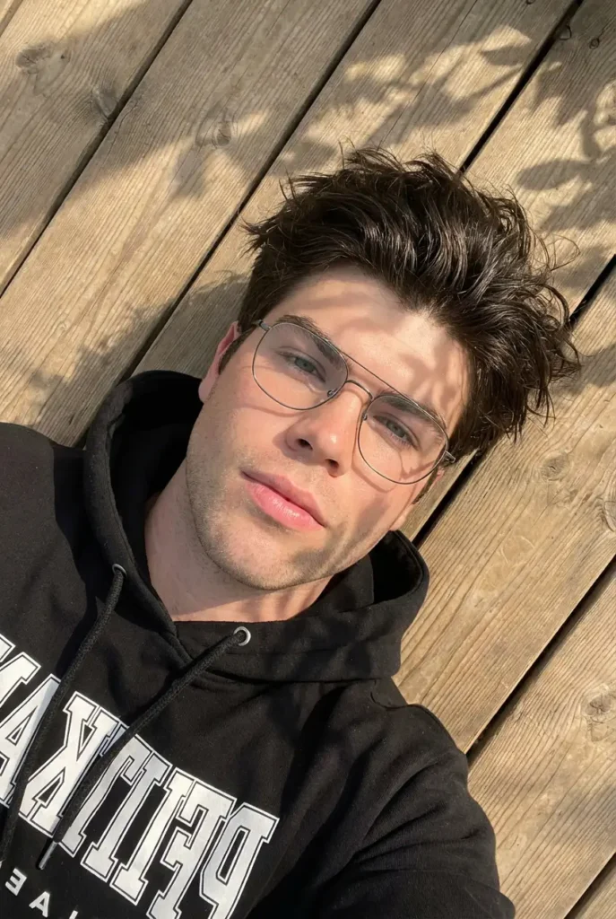 Aesthetic Sunlit Selfie Portrait - Viral AI Image Prompt